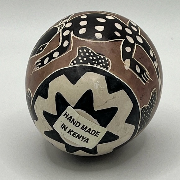 African Folk Art Kenya LIZARD Hand Carved Painted Stone Egg Vintage - Picture 3 of 9